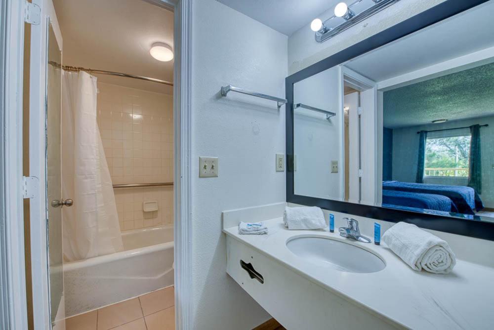 Zen Living Suites Extended Stay - Jacksonville - University Blvd المظهر الخارجي الصورة